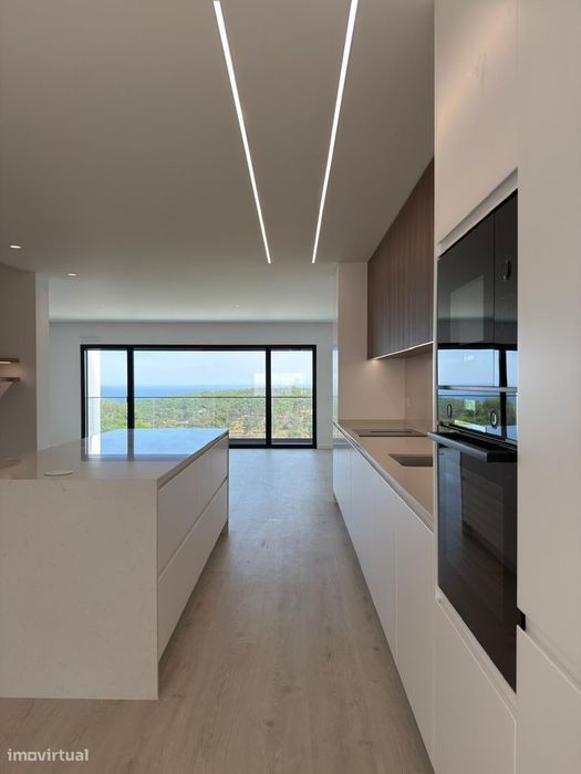 Moradia na Ericeira: Elegância com Vista Mar