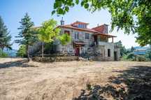 Quinta da Chieira - Cinfães - Moradia T3 renovada e 7 casas de pedra