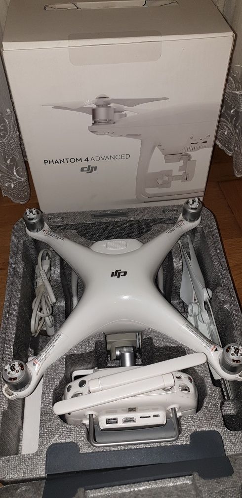 DJI phantom 4 Advanced z ekranem.SUPER