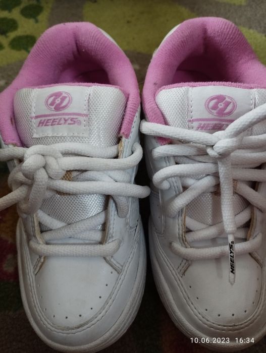 Роликовые кроссовки heelys