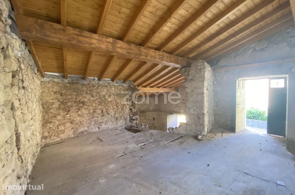 Moradia T2 para reabilitação na zona centro