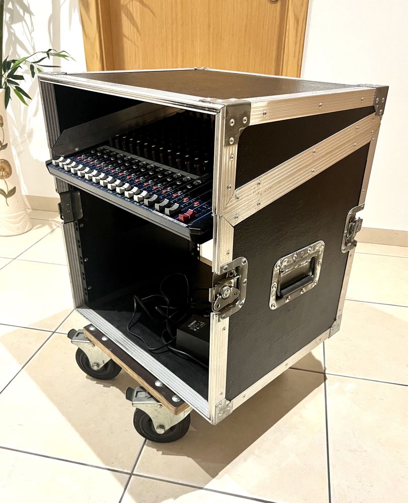 Mesa de mistura Yamaha MG166cx com Rack