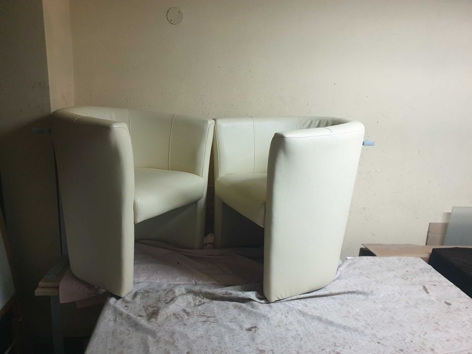 2 fotele jasna skóra do poczekalni jasne fotel skorzany rejestracja