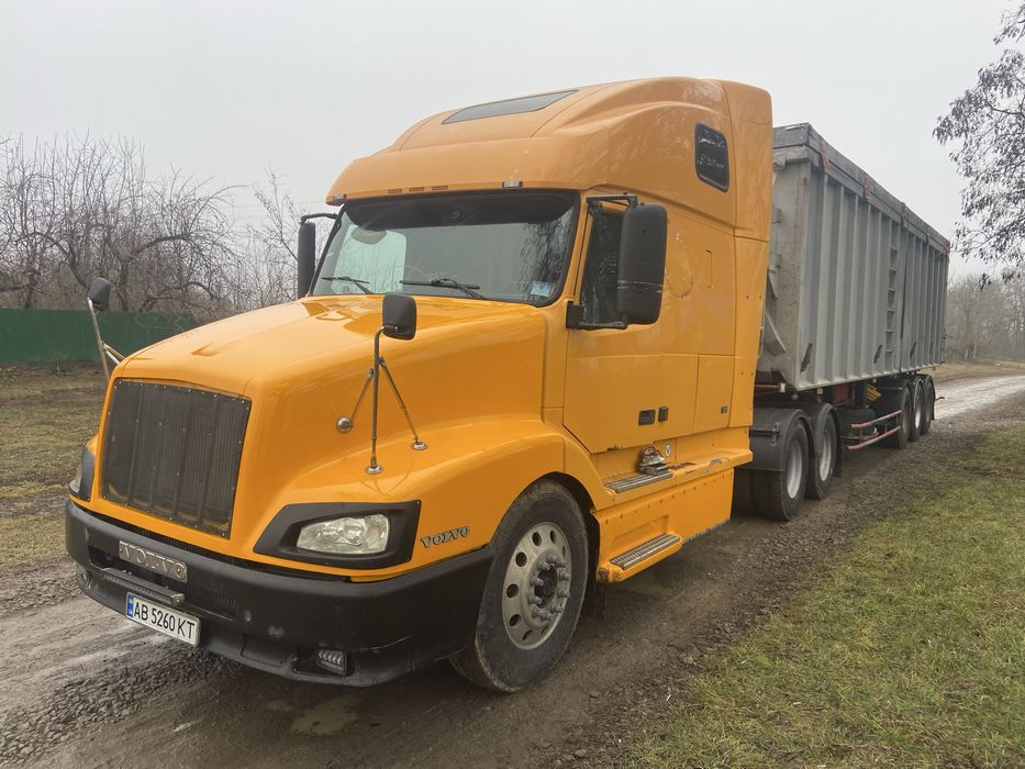 Вольво самоскид з причіпом
