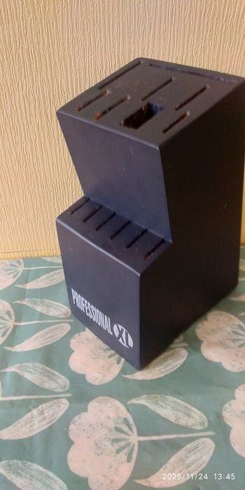 Підставка під ножі дерев'яна