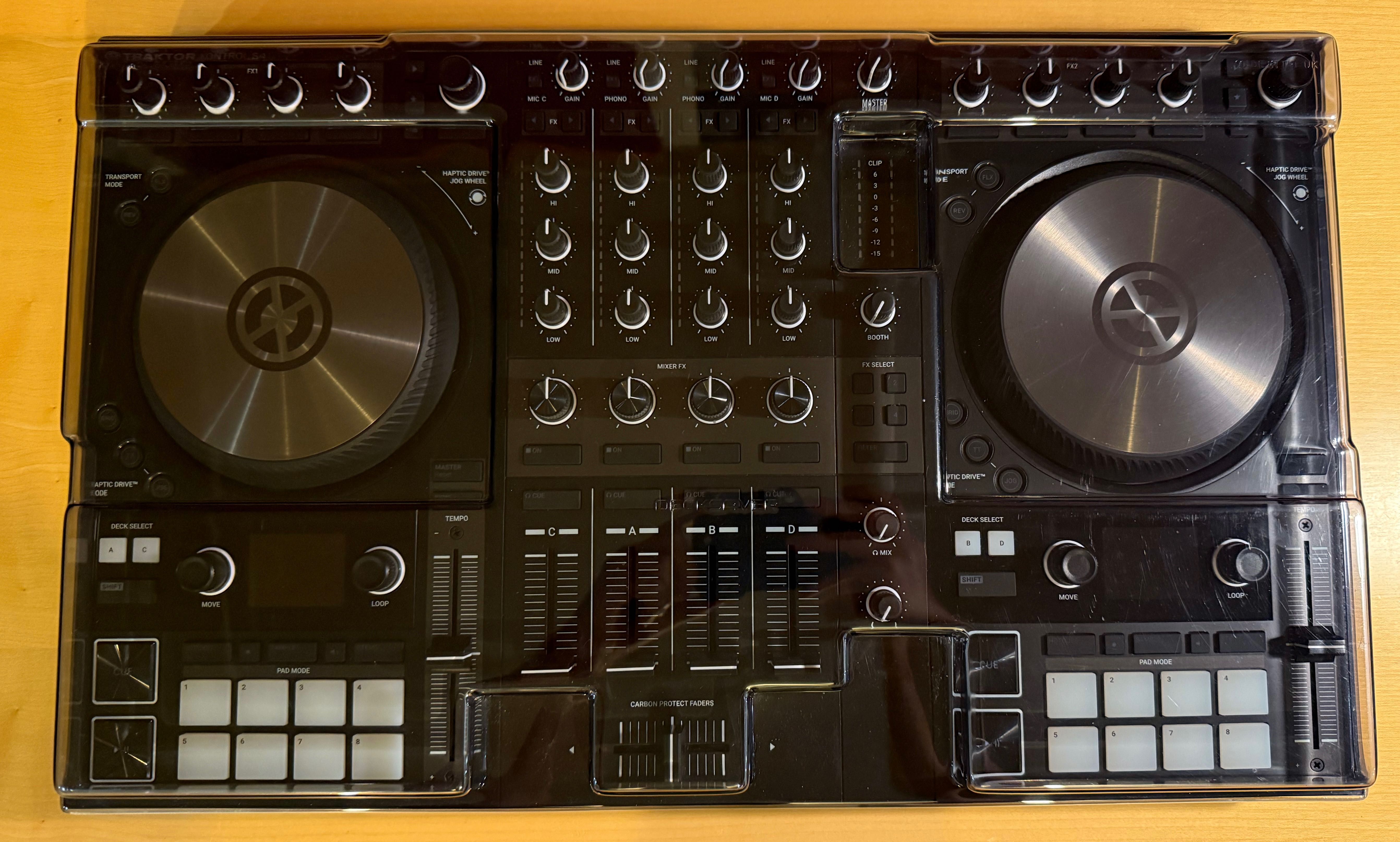 Native Instruments Traktor S4 MK3 + Decksaver + UDG Hardcase