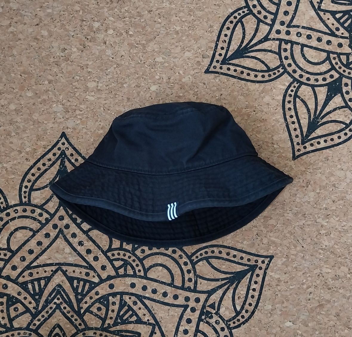 Czarny bucket hat kapelusz Adidas