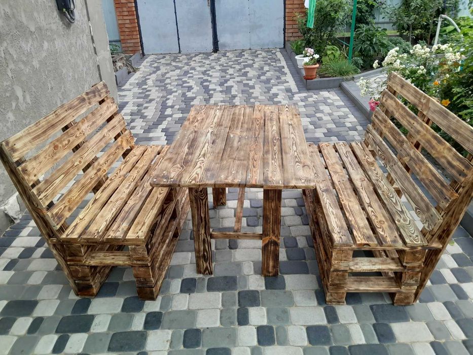 Дивани з піддонів, вуличні меблі