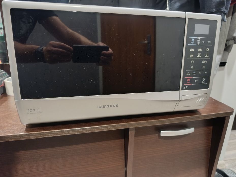 Mikrofalówka z funkcją grilowania  Samsung stan bdb