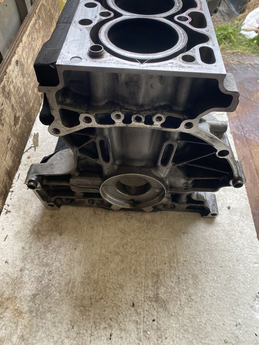 Blok silnika 2.0 D4 volvo D4204T14