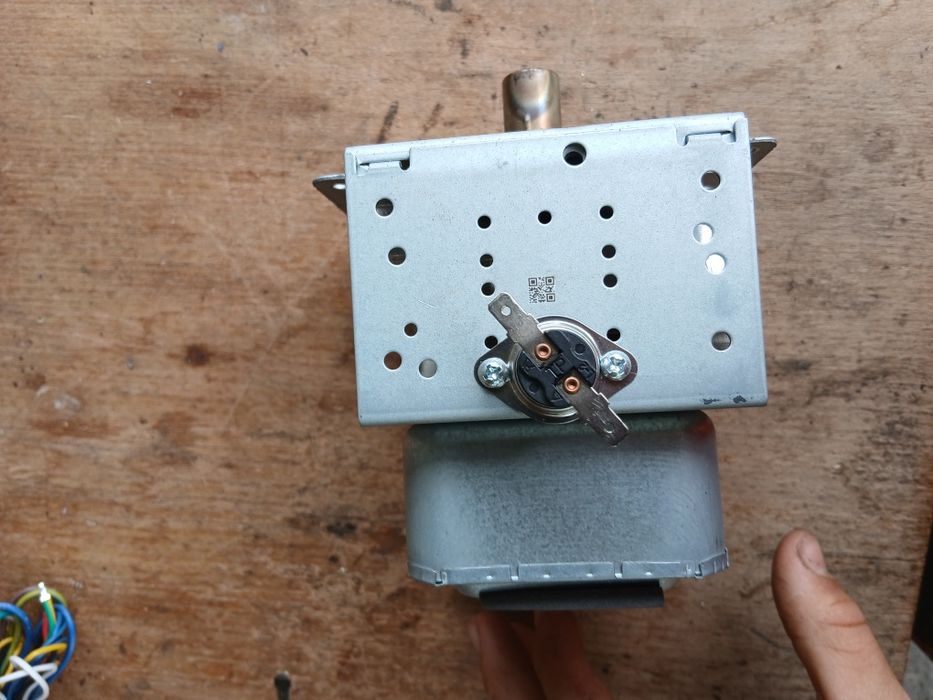 Магнітрон від мікрохвилової