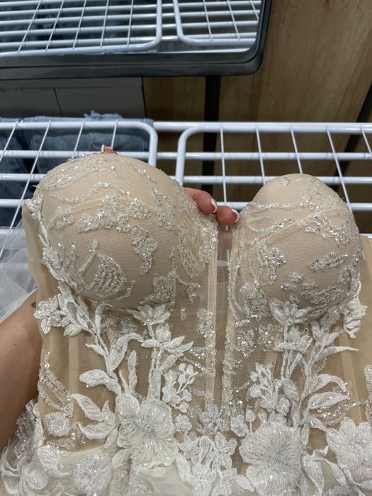 Piekna suknia slubna salon Allure