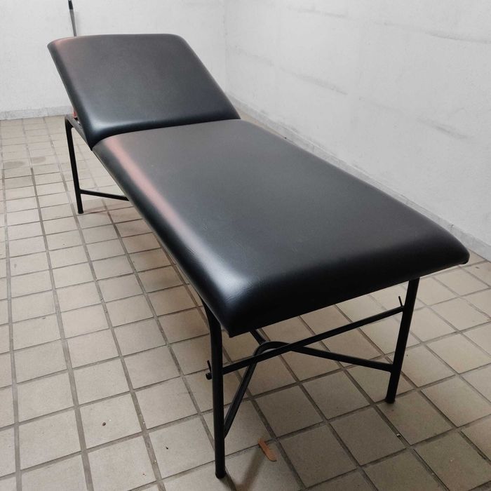 MARQUESA PRETA EM BOM ESTADO