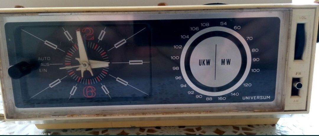 Uniwersum W28/21 radio budzik