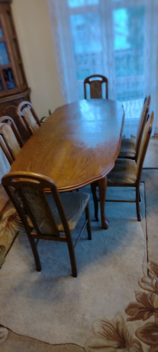 Stół rozkładany + sześć krzeseł