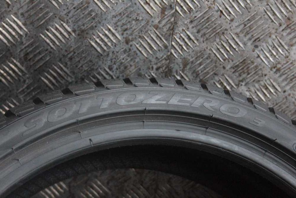 235/35/19 Pirelli Sottozero 3 235/35 R19 91V XL R01