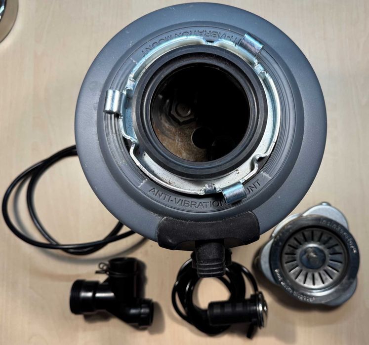 Продам IN-SINK-ERATOR Model Evolution 100