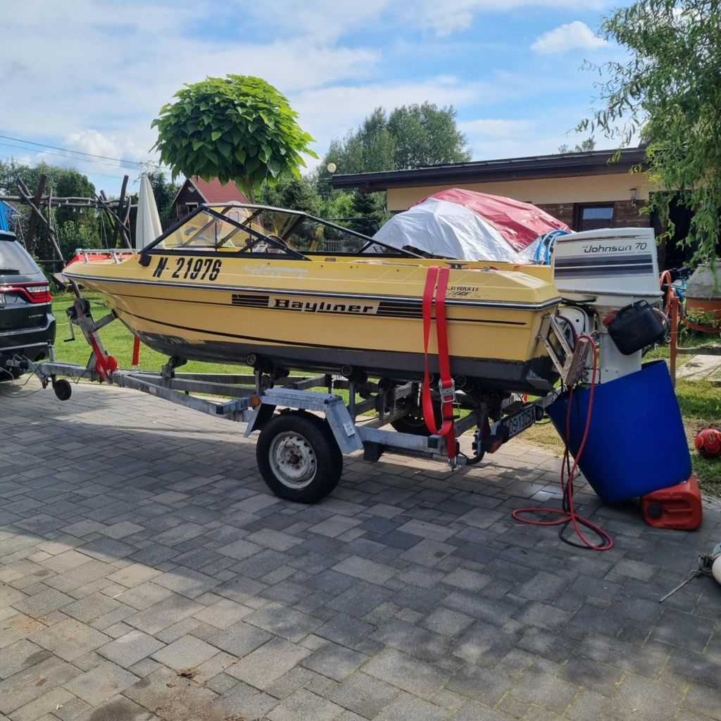 Motorówka Bayliner z silnikiem Johnson 70KM i  przyczepką