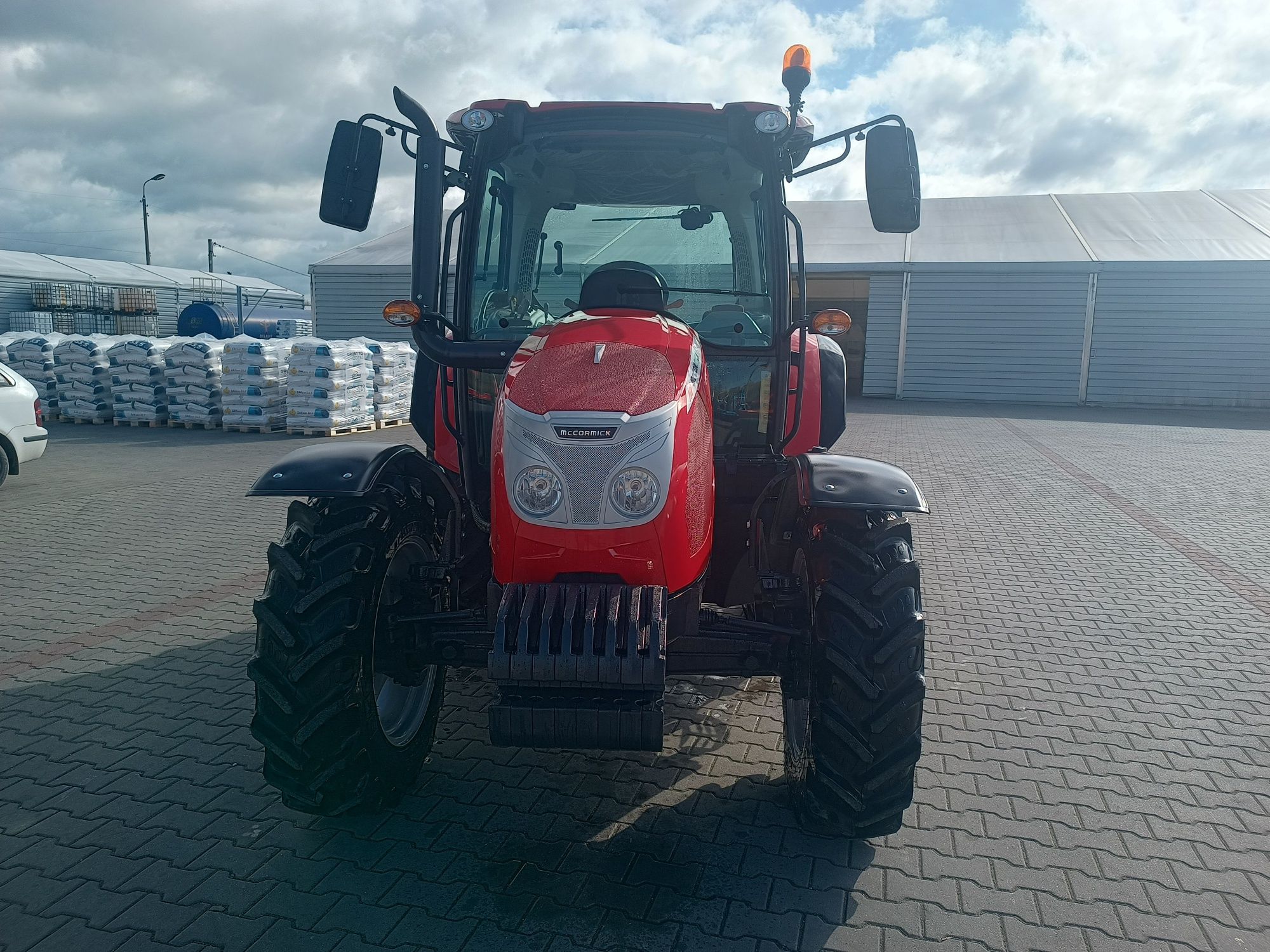 McCormick X4.080 4 cylindrowy 75KM wąskie ogumienie rewers elektrohydr