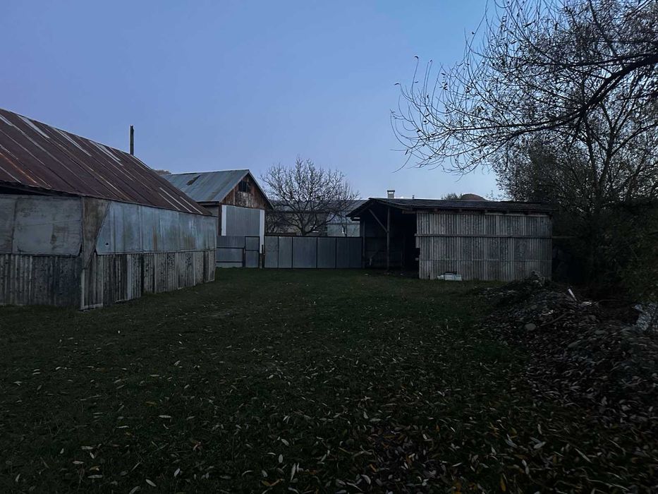 Продається комерційна споруда в смт.Дубове