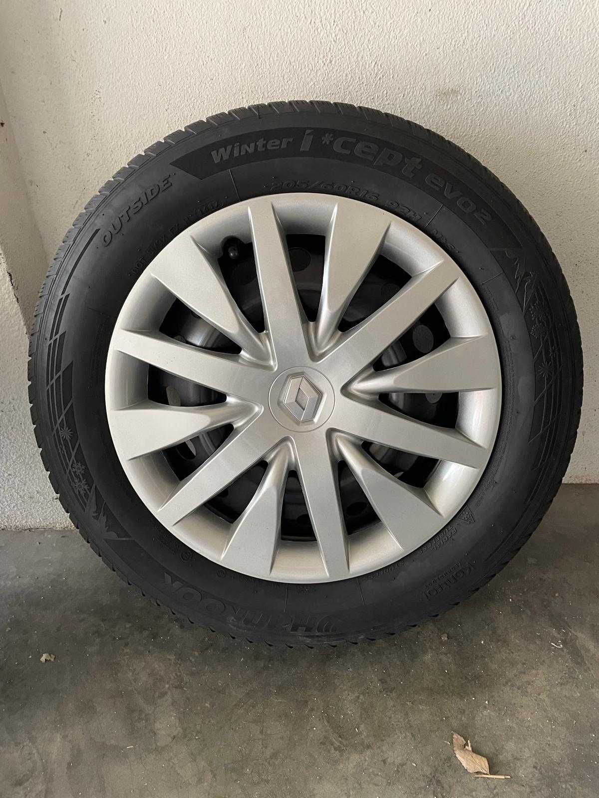 Pneus 205-60 R16 como novos.