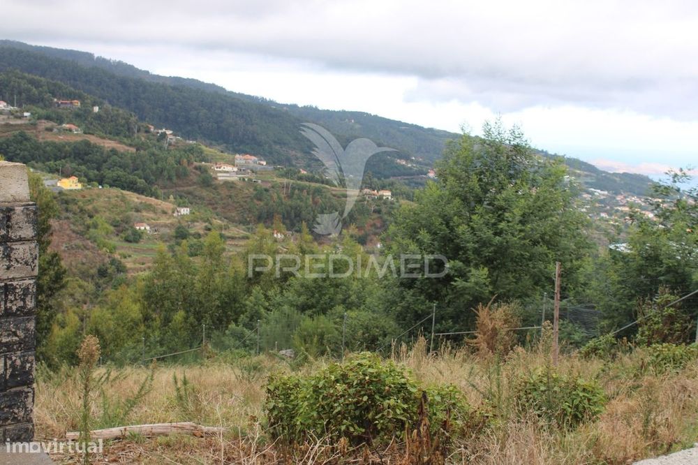 Terreno misto com área de total 1610m2 em Santa Cruz