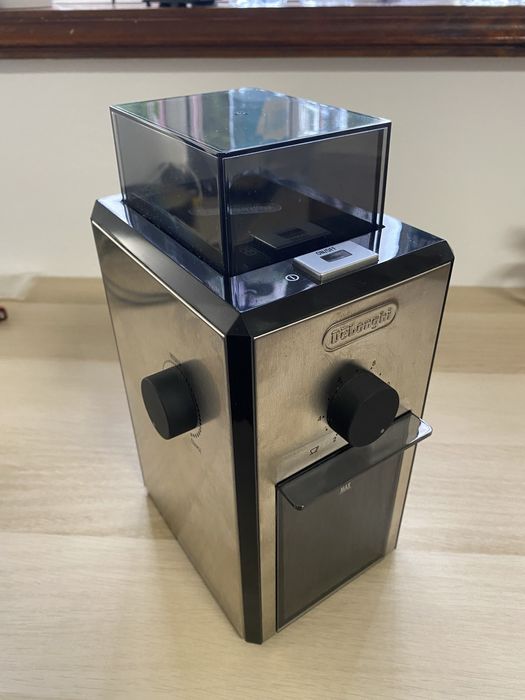 Moinho de café DeLonghi KG89