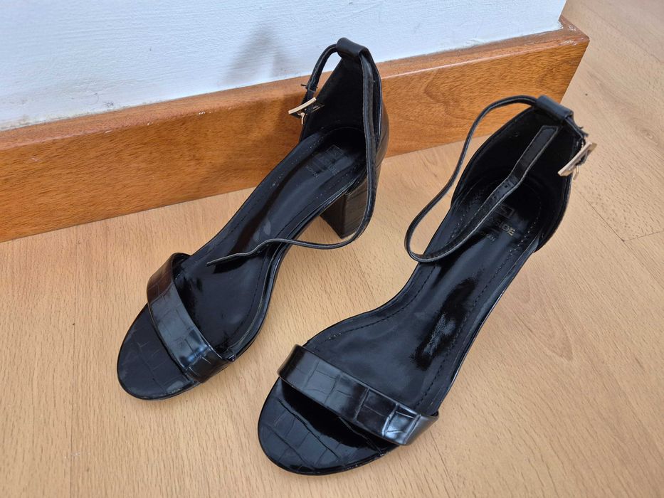 Sandálias bom estado