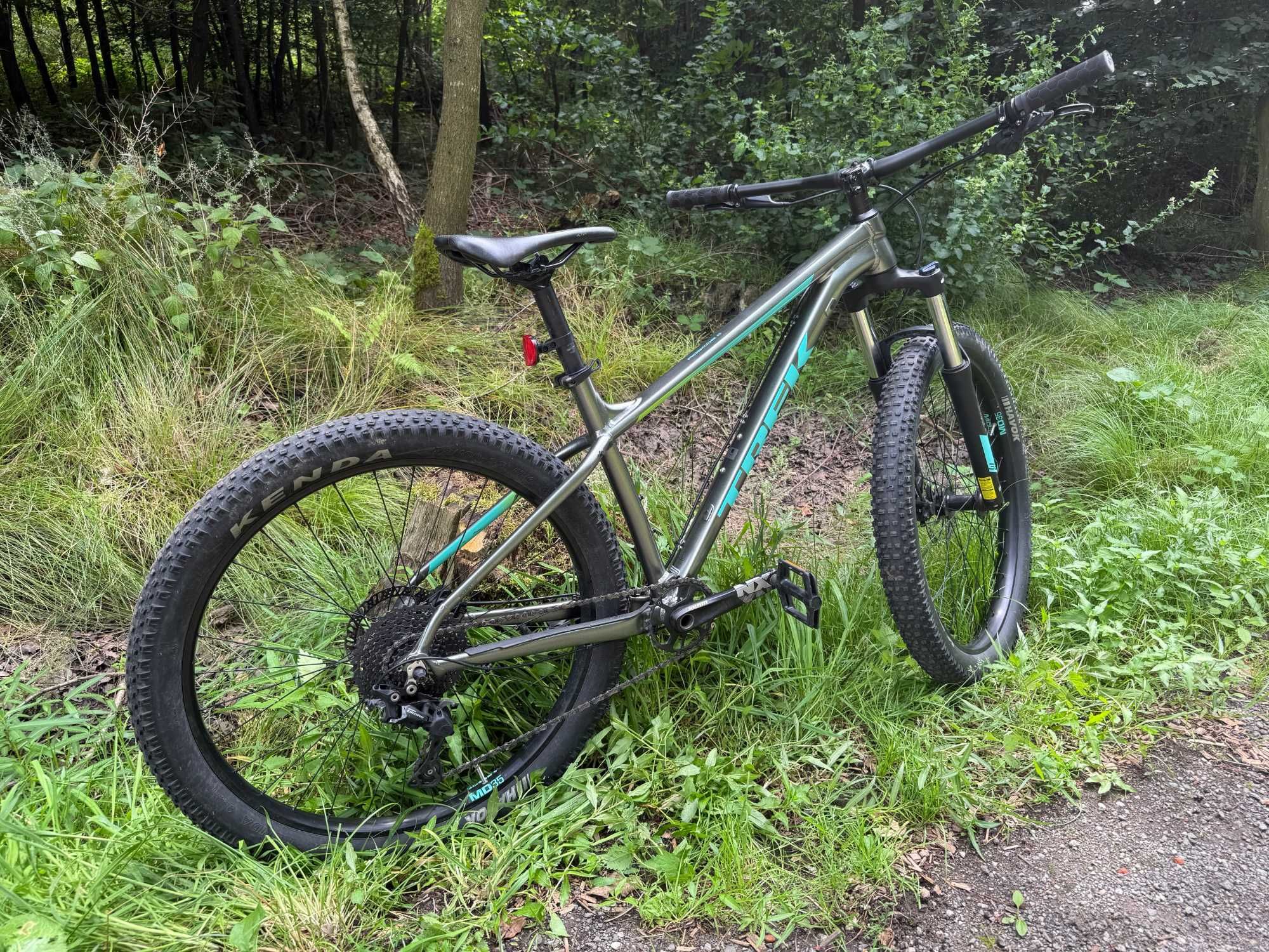 MTB Trek Roscoe 6, rama M/L, kola 27,5 rok 2021