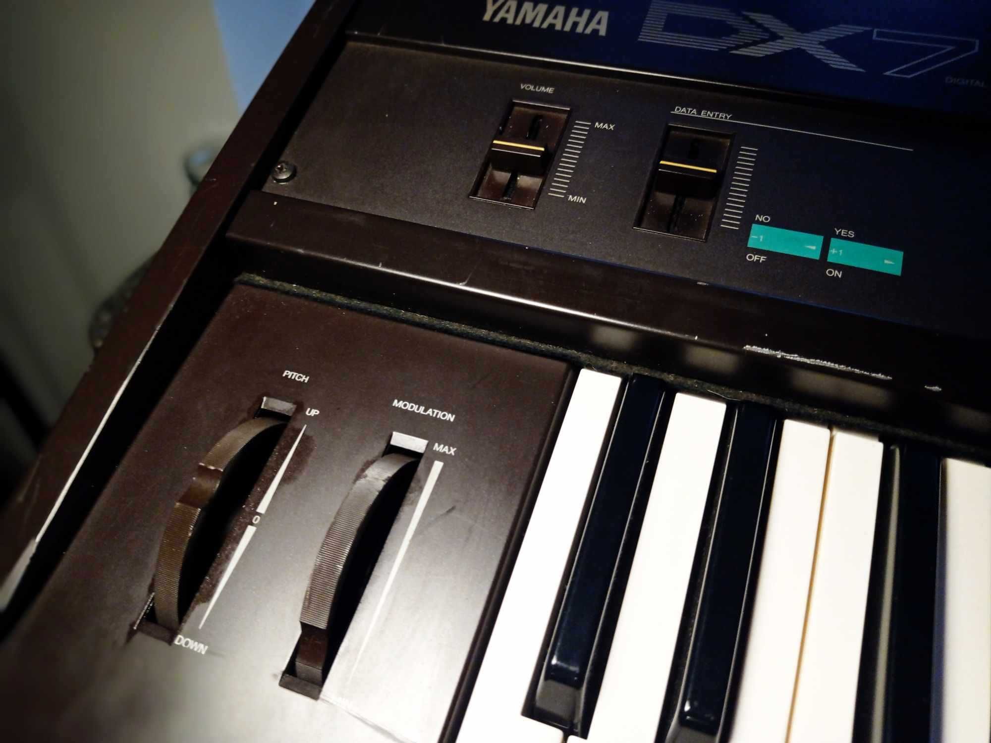 YAMAHA DX7 Syntezator