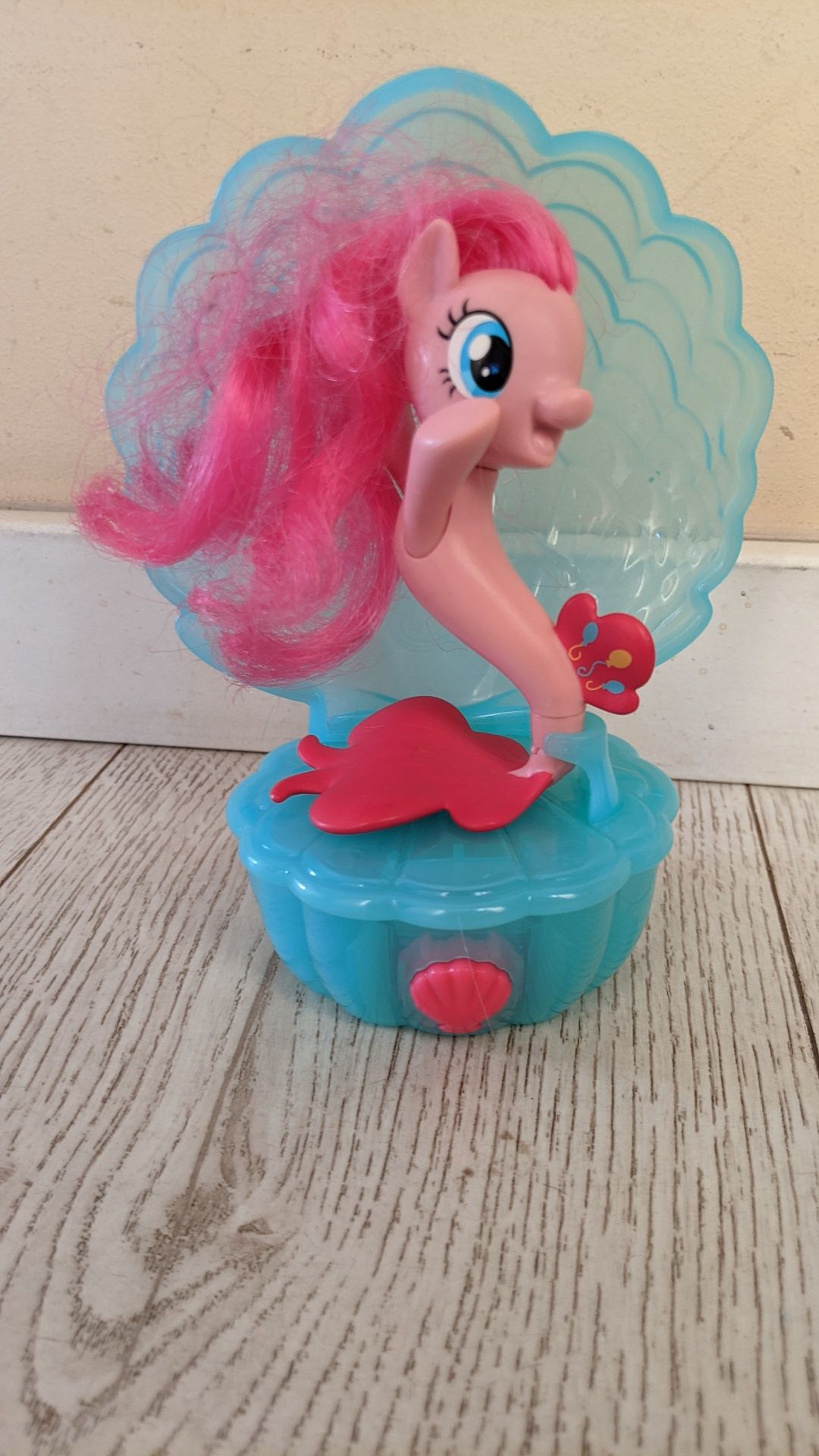 Hasbro My Little Pony Kucyk Syrenka z Dźwiękiem Pinky Pie