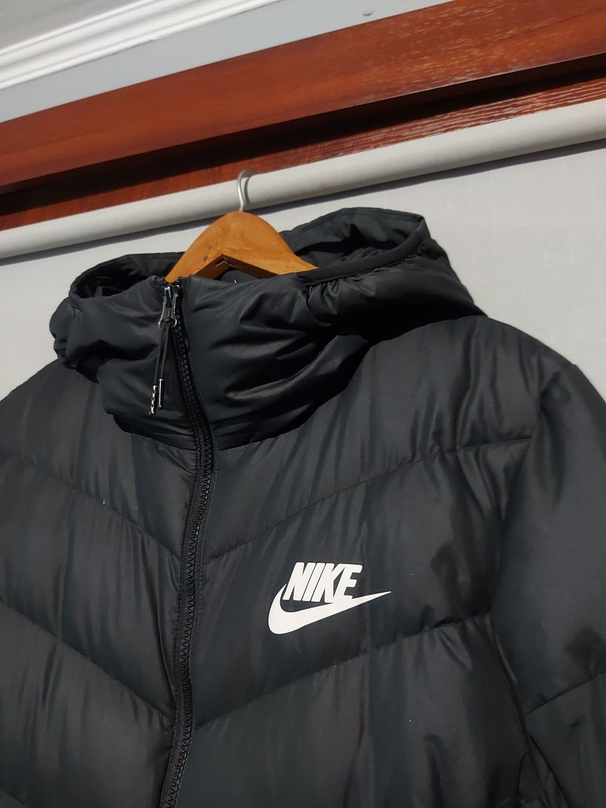 Męska kurtka nike zimowa z kapturem rozmiar s wypełnienie kaczy puch