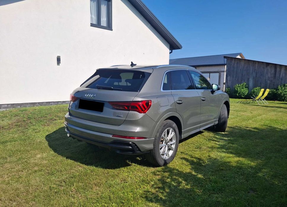 Audi Q3 Premium Plus 2021 року