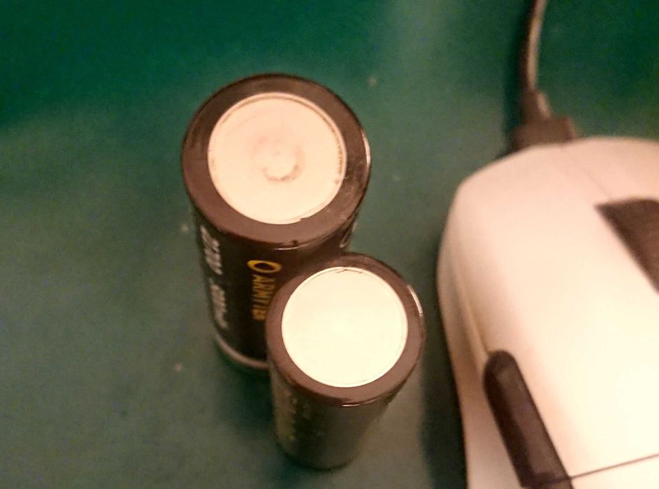 Zestaw ARMYTEK Wizzard Akumulator 5000Mha 21700 oraz 18650 Sofirn 3000