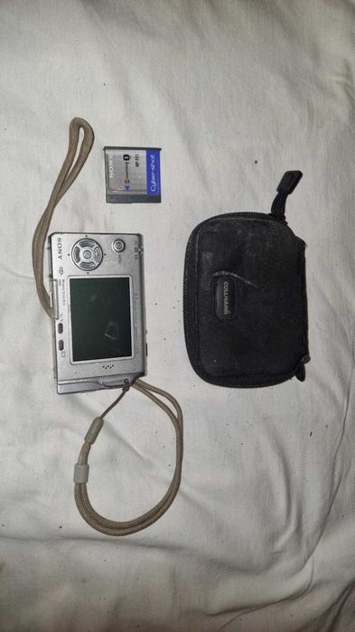 Aparat fotograficzny SONY CYBER-SHOT DSC-T7 stan nieznany