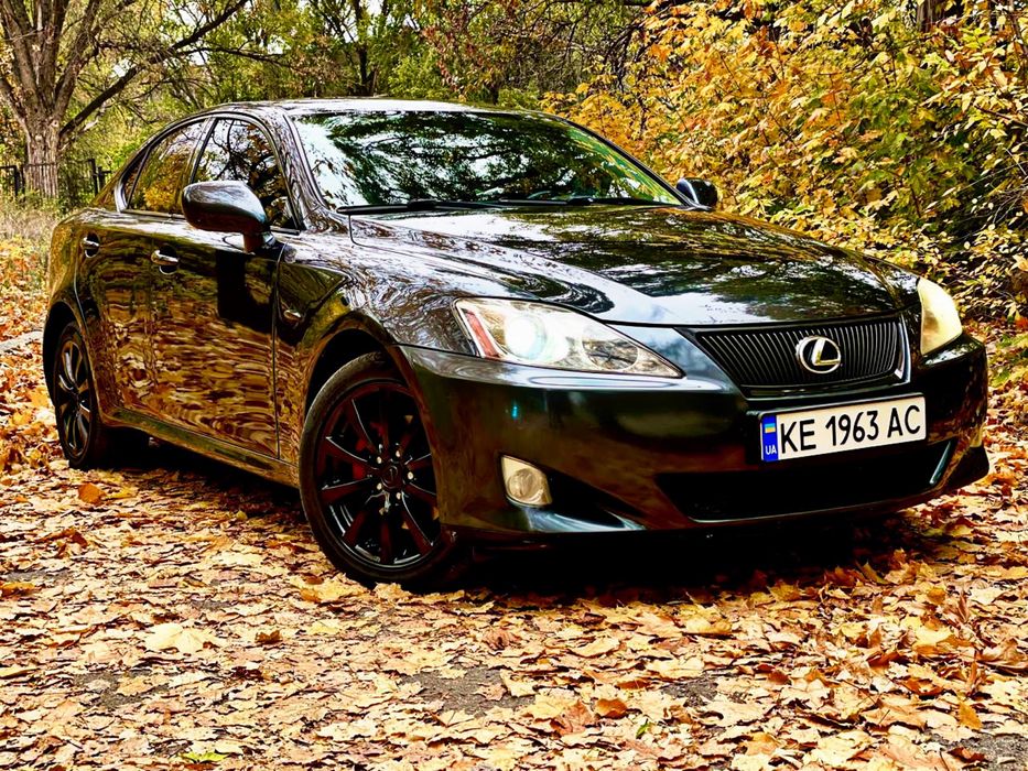 Продаю власне авто Lexus is 220d