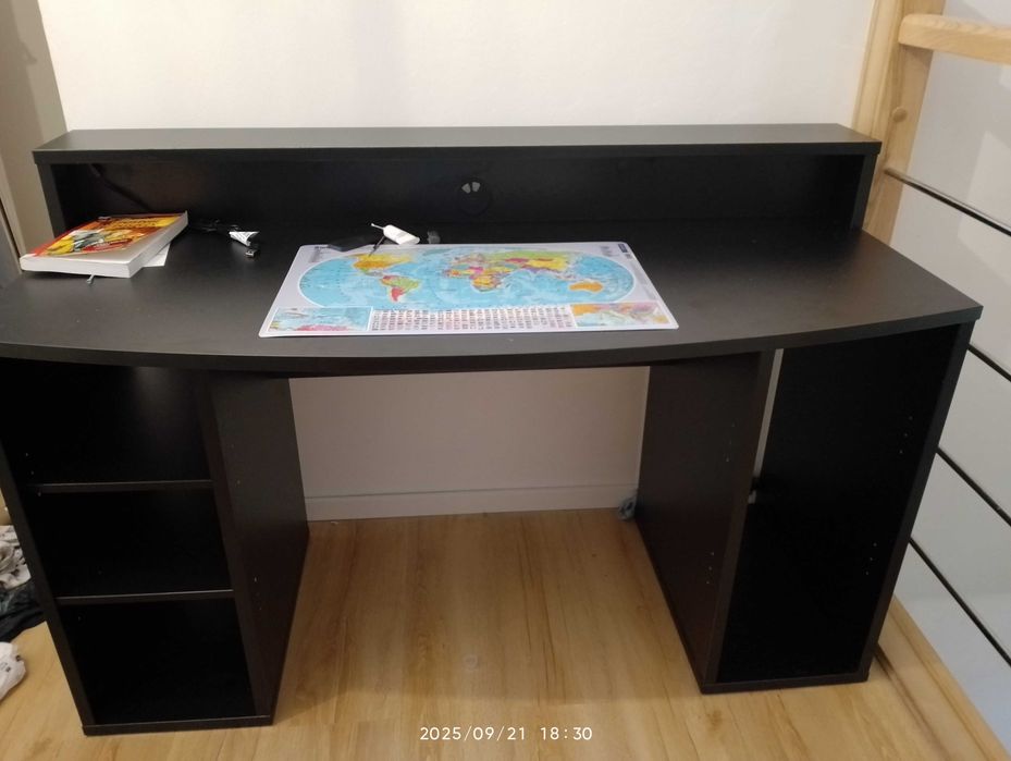 Biurko Forte model TZRB225B3 Zupełnie nowe.