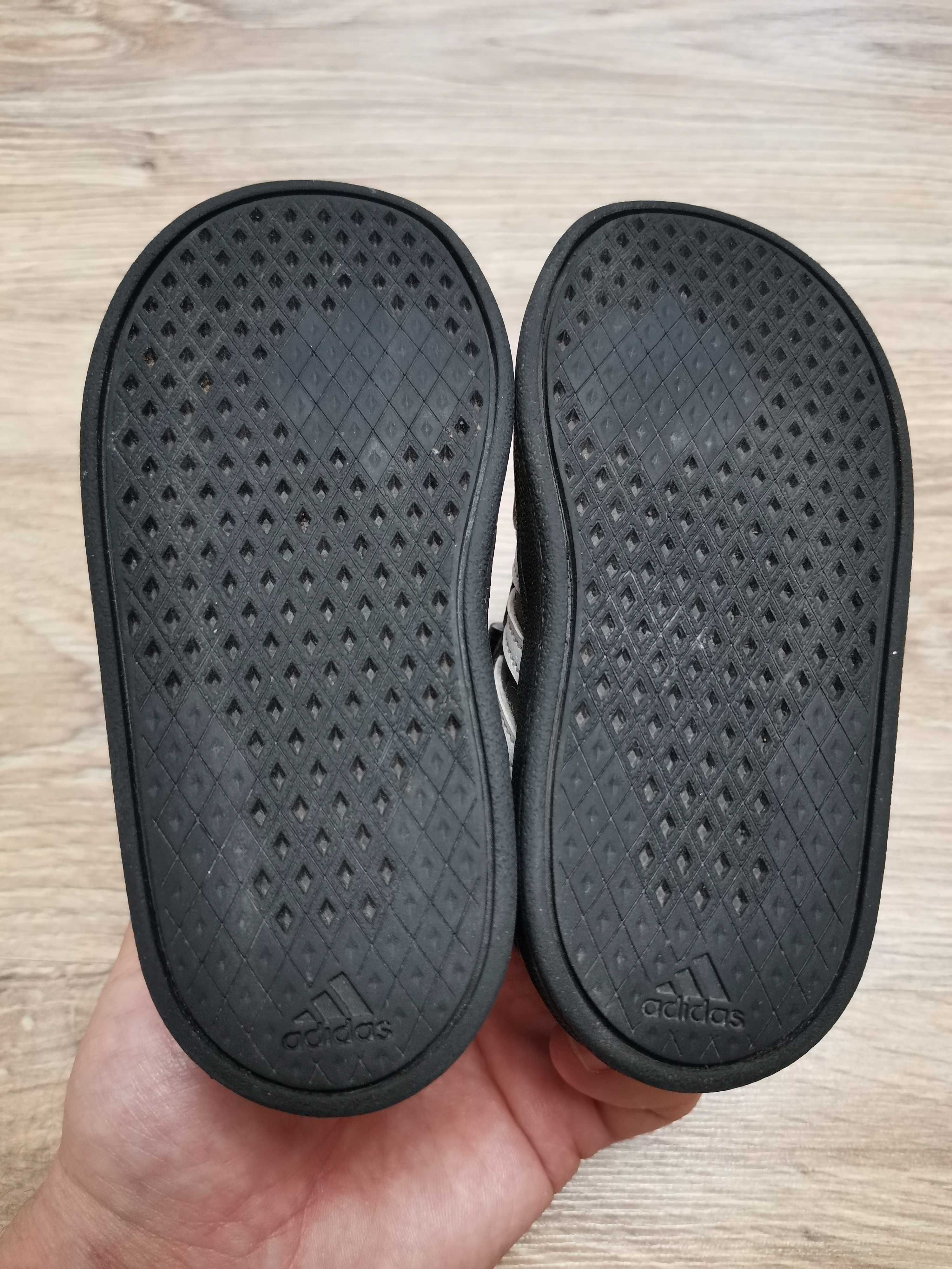Продам кросівочки Adidas Breaknet Lifestyle Court 22 розміру.