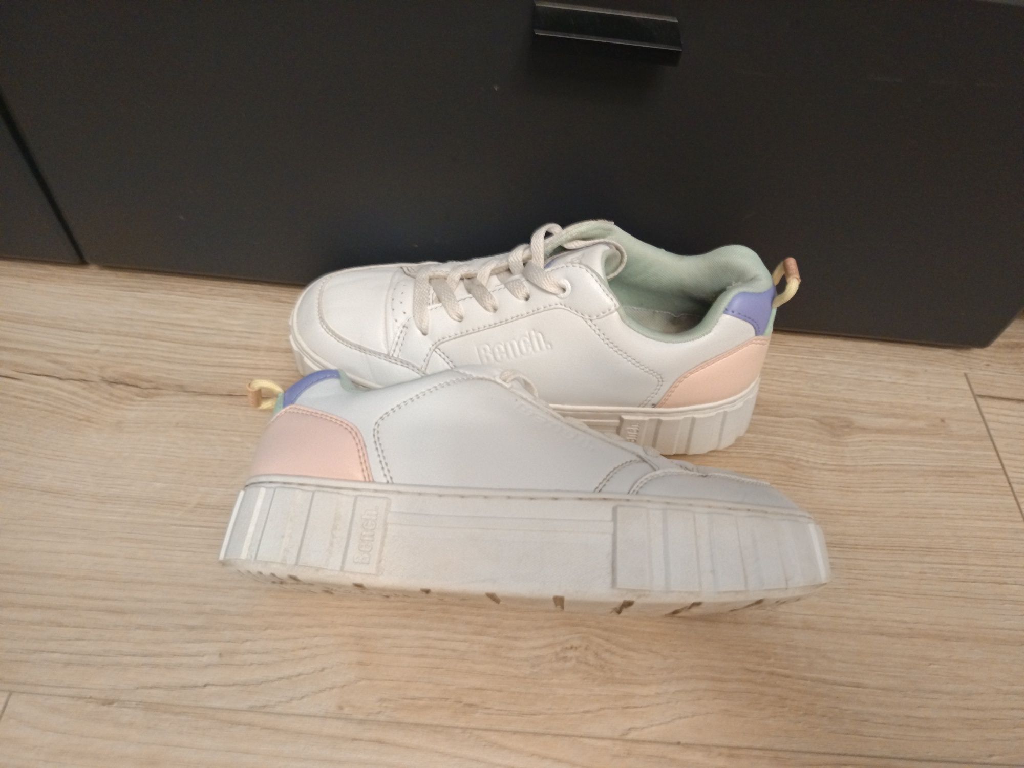 Buty sneakersy na platformie Bench