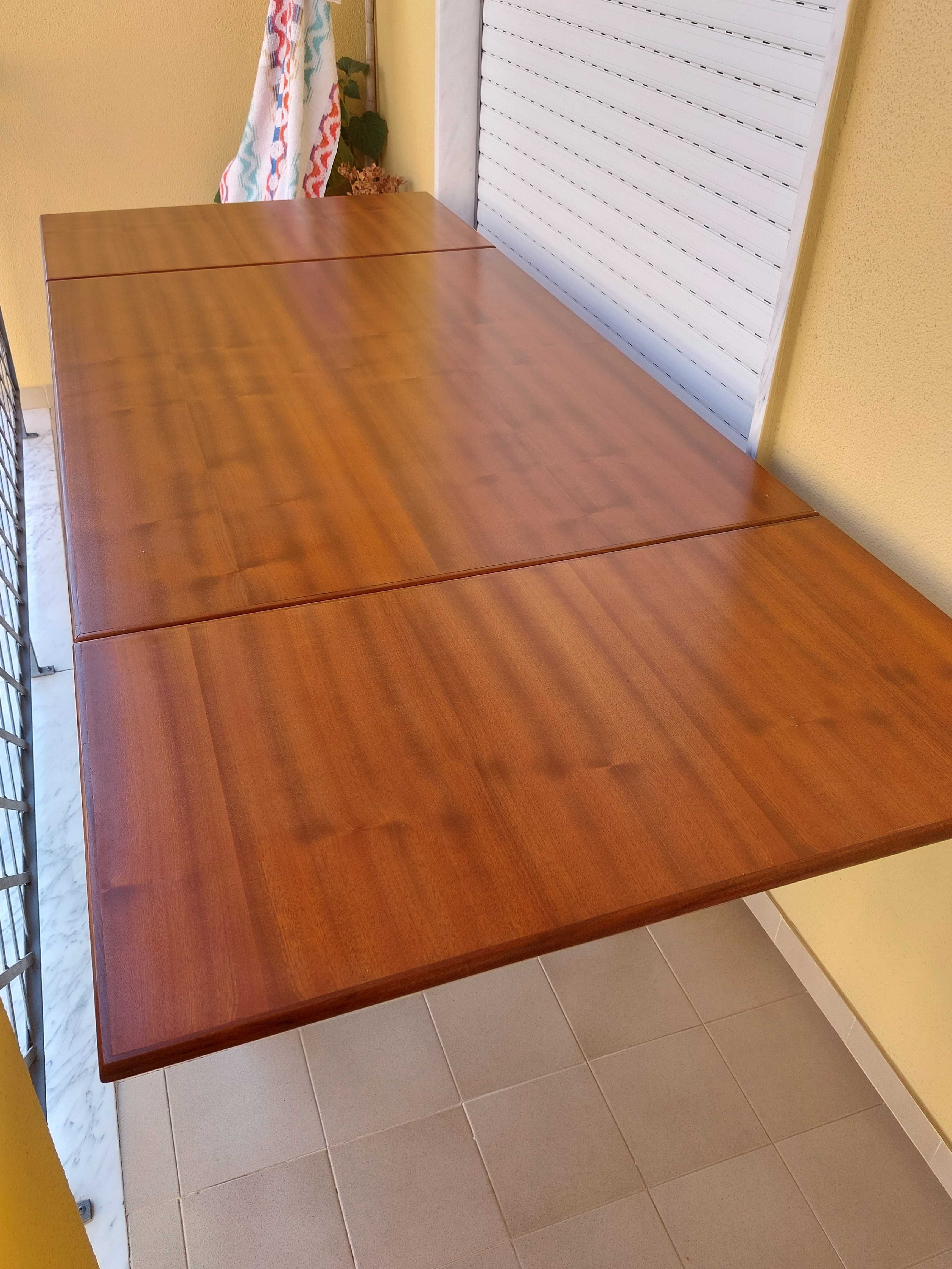Mesa de sala em mogno maciço