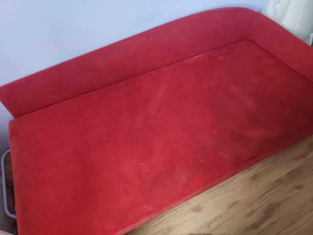 Sofa kanapa tapczan czerwona z pojemnikiem