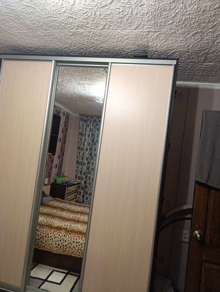 Продається  3 кімнатна квартира в 19 будинку