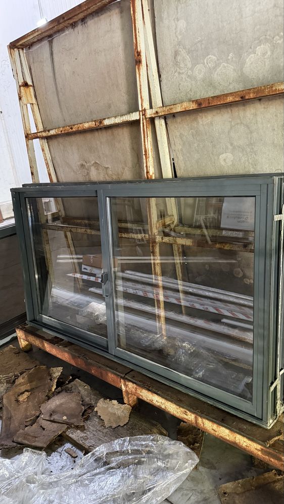 Janela aluminio cinza azulado