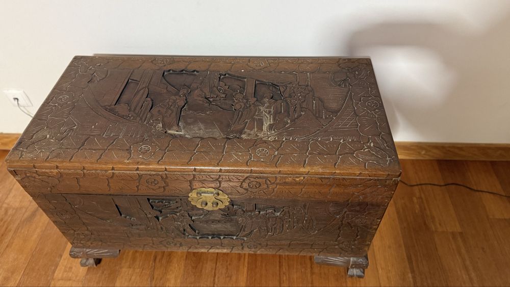 Baú De Canfora Para Decoração De Antiquário