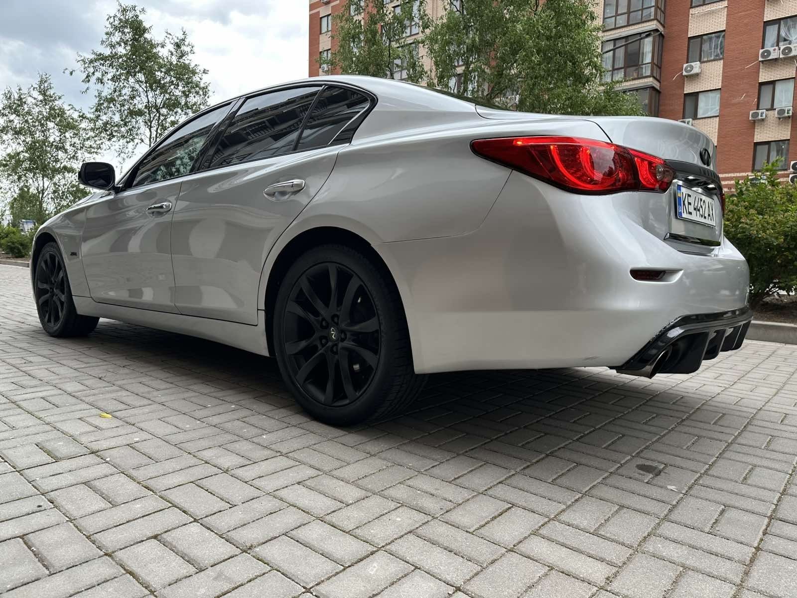 Продам Infiniti Q50 2015 год