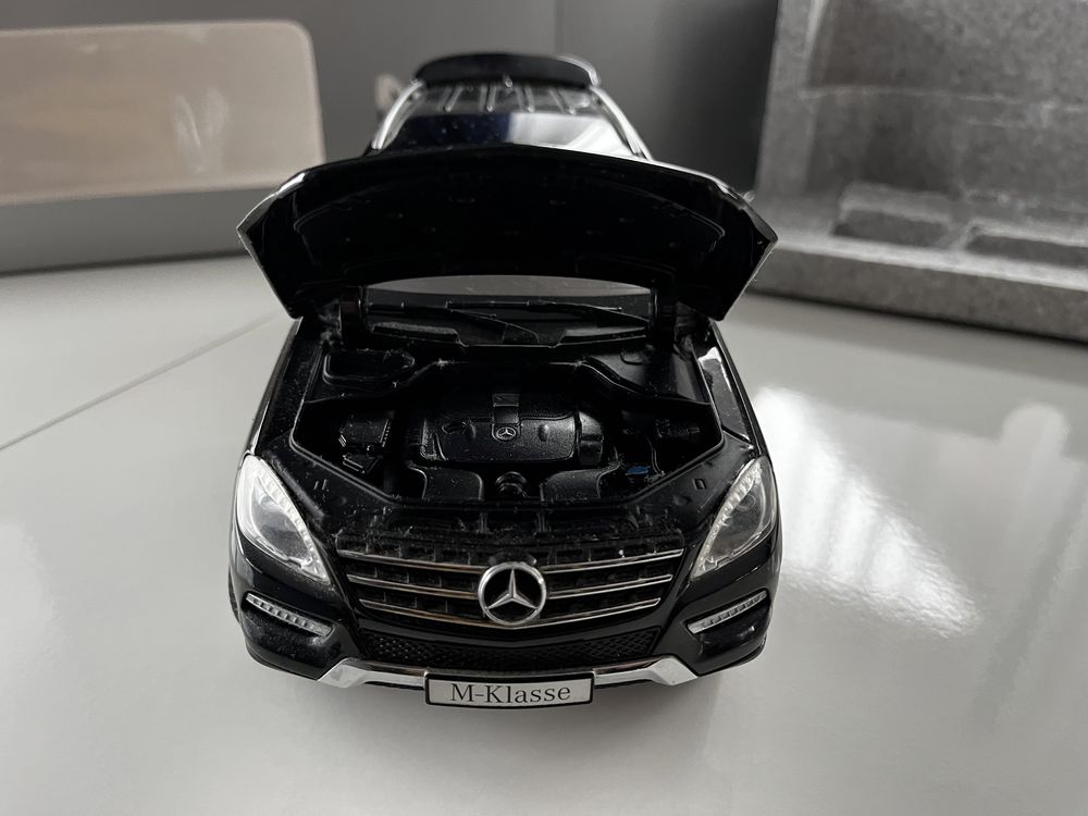 Mercedes ml  1:18 minichamps