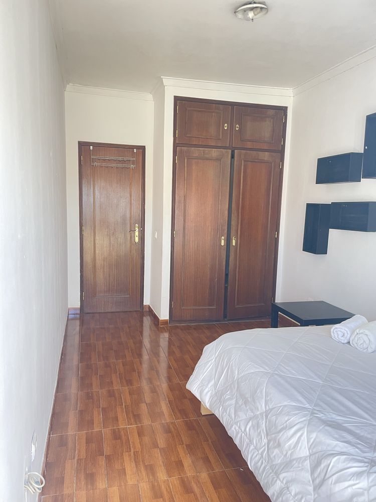 Quarto de casal otima localizacao (Quinta do Conde)