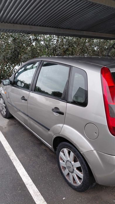 Ford fiesta 1.2 com 103.000km reais
