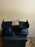 Standy pod monitory odsluchowe kolumny