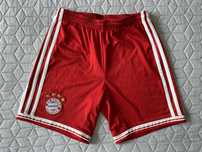 Spodenki chłopięce Adidas FC Bayern Monachium rozmiar 140cm. Stan bdb